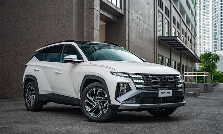Ngoại thất Hyundai Tucson 2025 với lưới tản nhiệt tham số và đèn định vị ẩn