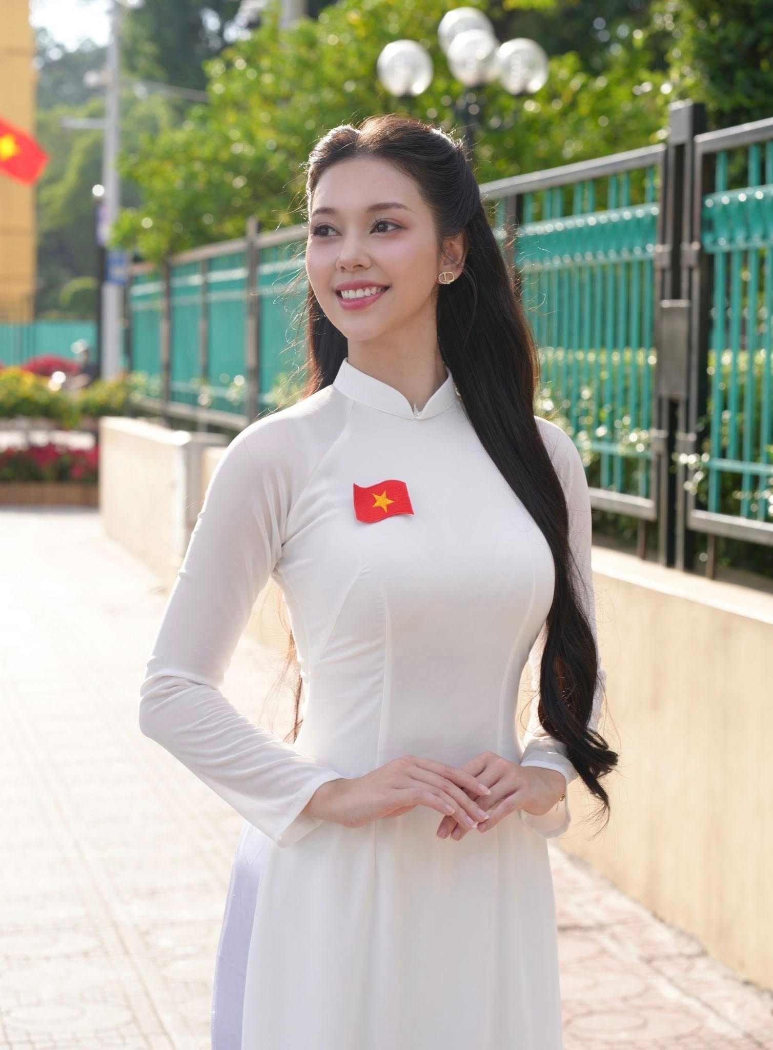 Phong cách thời trang tinh tế của Hà Bùi.