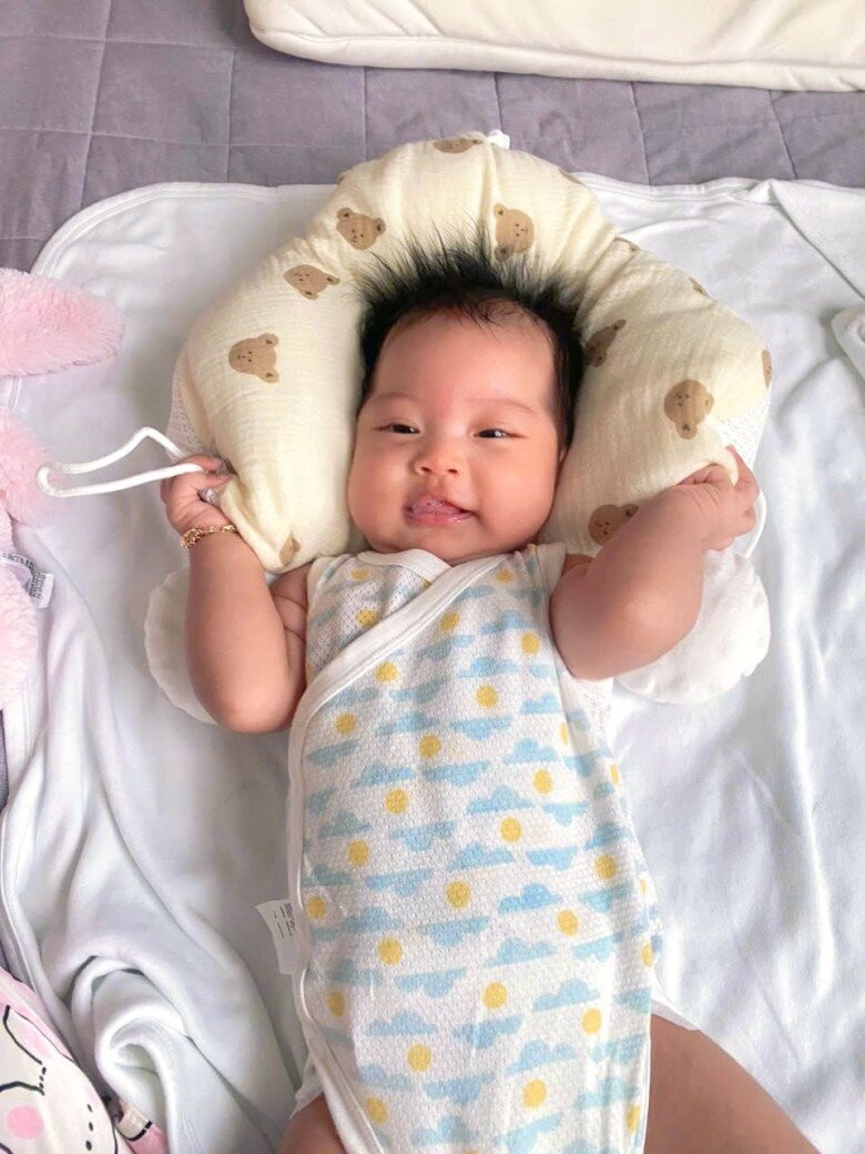 Bé Harley, con gái Hoa hậu H'Hen Niê, lúc 3 tháng tuổi.