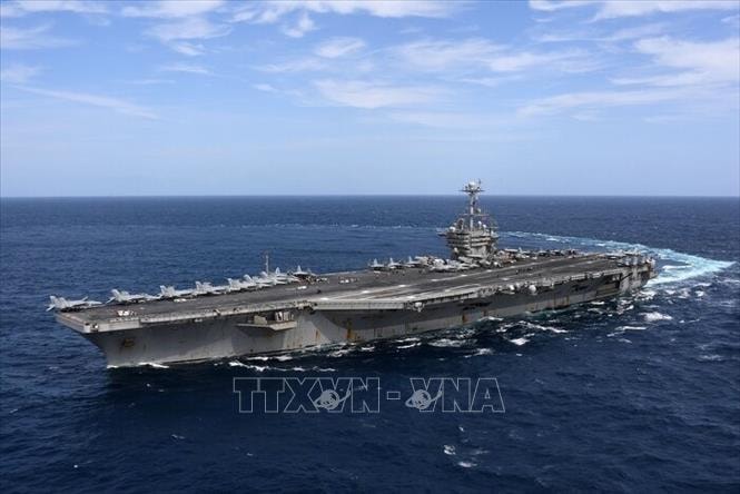 Tàu sân bay USS Harry S. Truman của Hải quân Mỹ trên biển