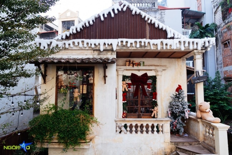 Quán cà phê sân vườn trang trí gấu bông dịp Giáng sinh - 6