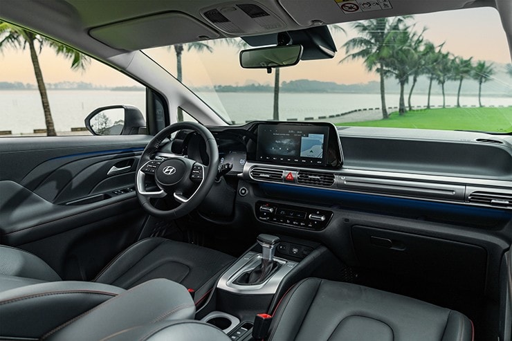 Hàng ghế thứ hai rộng rãi trên Hyundai Stargazer.