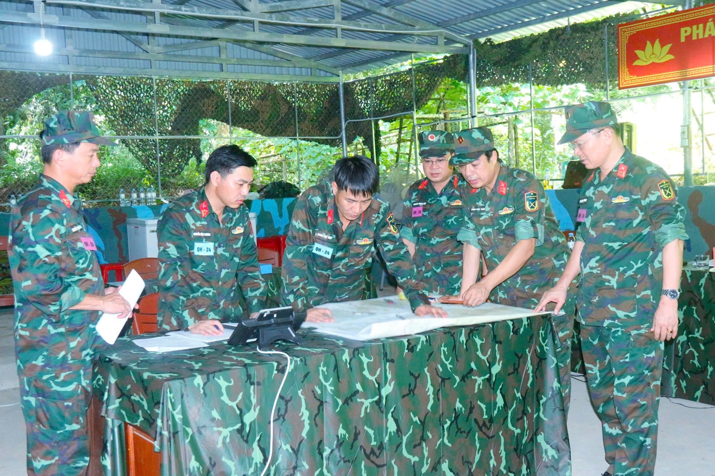 LLVT tỉnh lãnh đạo, chỉ đạo và tổ chức diễn tập khu vực phòng thủ, tác chiến phòng thủ an toàn tuyệt đối, được Bộ Quốc phòng và Quân khu đánh giá cao. Ảnh: Trọng Kiên