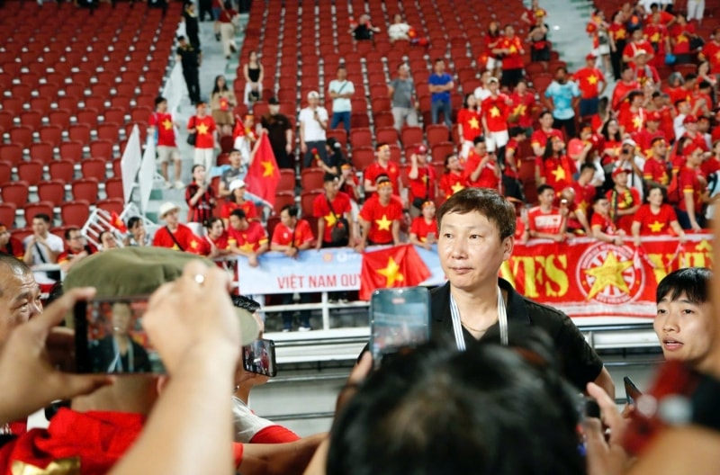 HLV Kim Sang Sik xúc động sau khi U22 Việt Nam giành HCV SEA Games 33