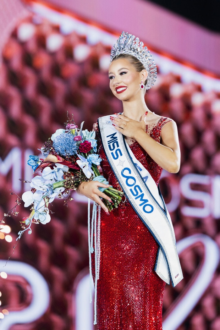 Yolina Lindquist chính thức đăng quang Miss Cosmo 2025.