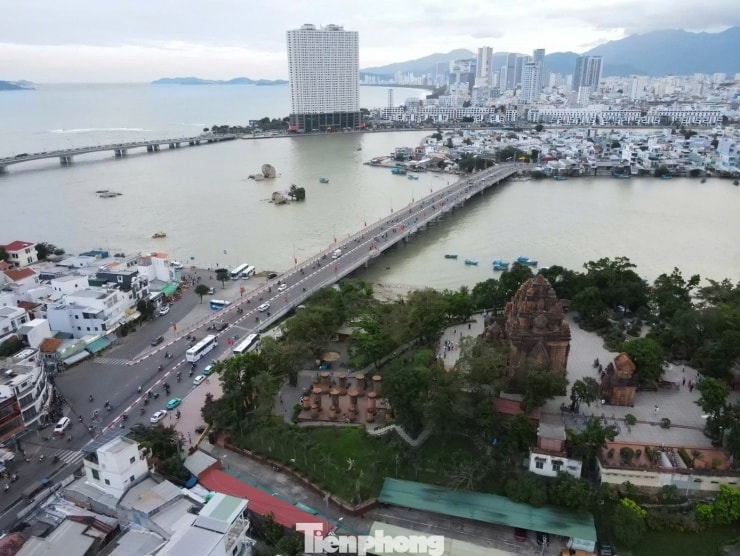 Tháp Bà Po Nagar tại Nha Trang, Khánh Hòa nhìn từ bên ngoài