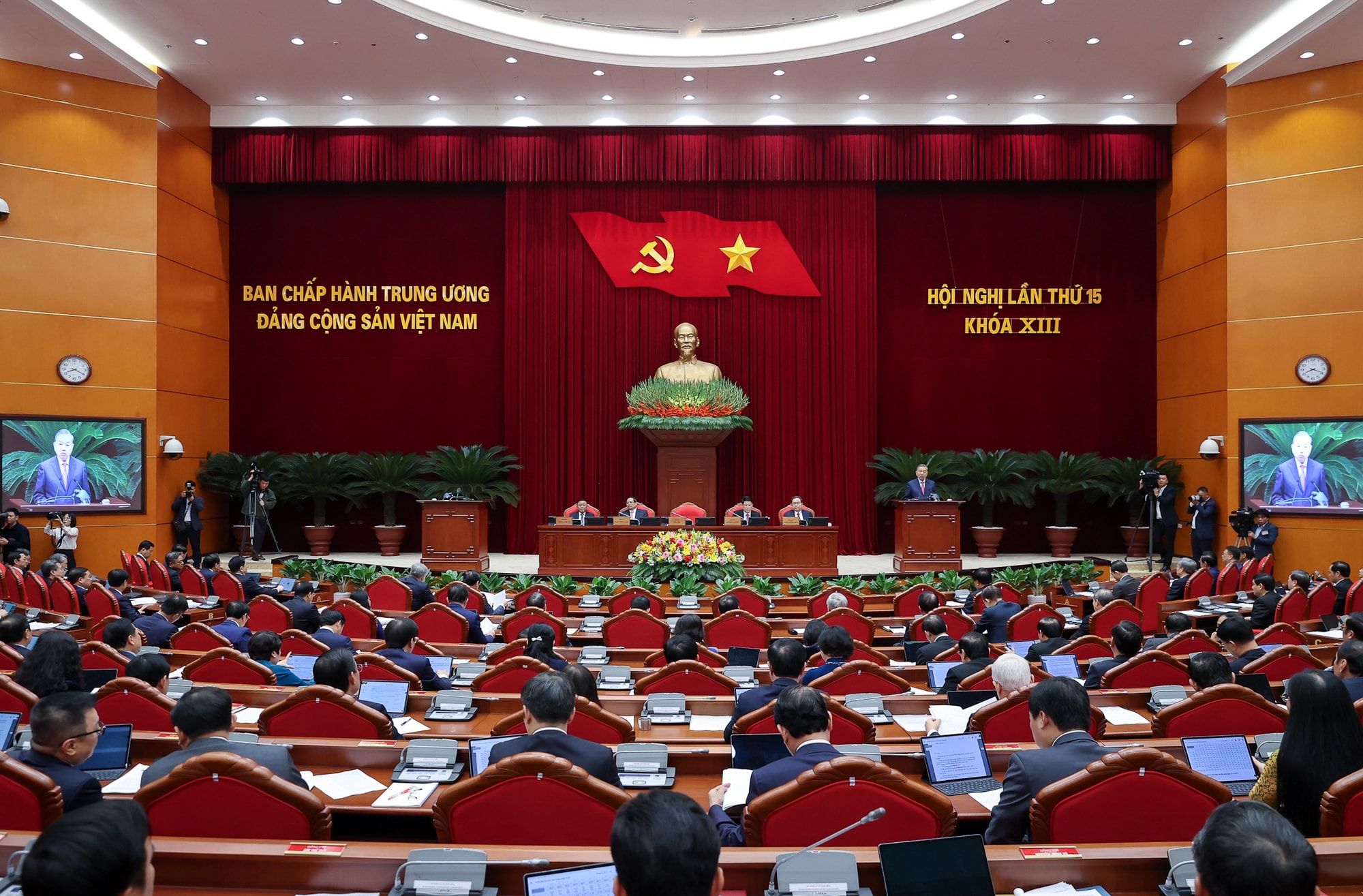 Khai mạc Hội nghị Trung ương 15- Ảnh 1.