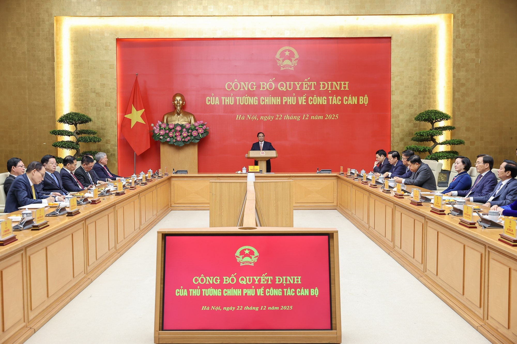 Thủ tướng trao Quyết định giao Quyền Bộ trưởng Bộ Công Thương- Ảnh 1.