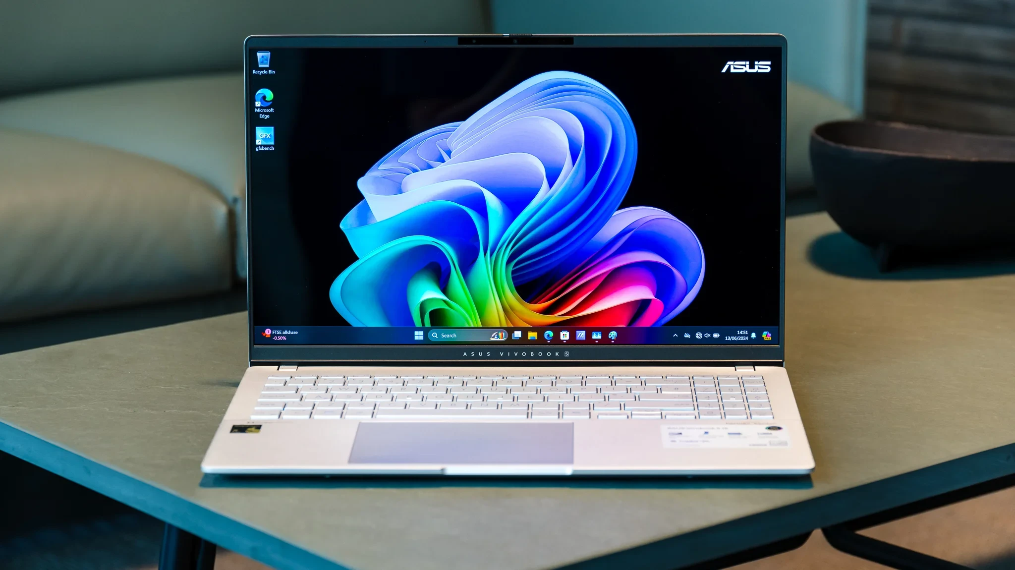 Màn hình OLED 3K 120Hz của Asus Vivobook S 15