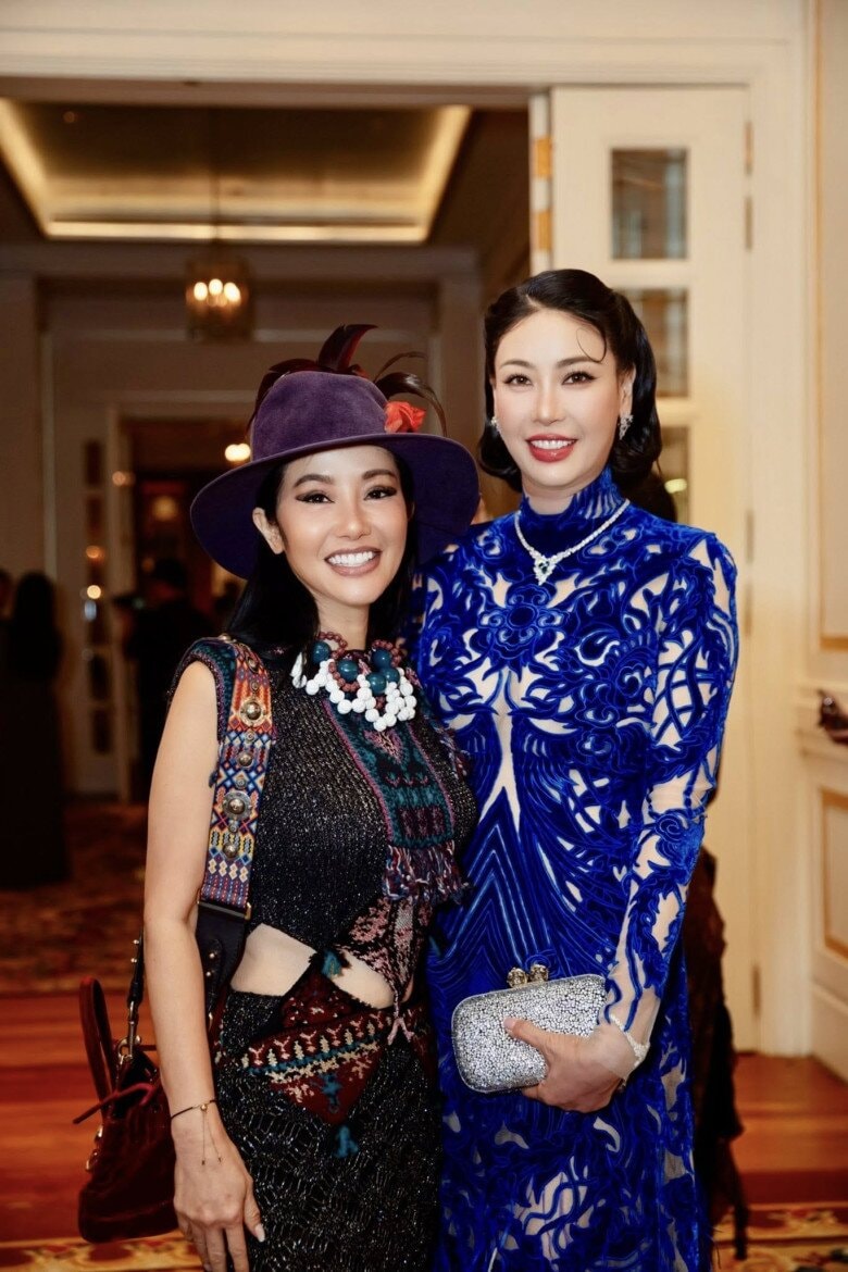 Sao Việt 24h: Lan Phương đăng ảnh mặt mộc trước gương, nhan sắc khiến nhiều người bình luận "khác lạ" - 10