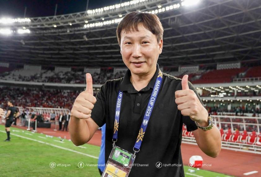 VFF và Kim Sang Sik còn hợp đồng đến 2027