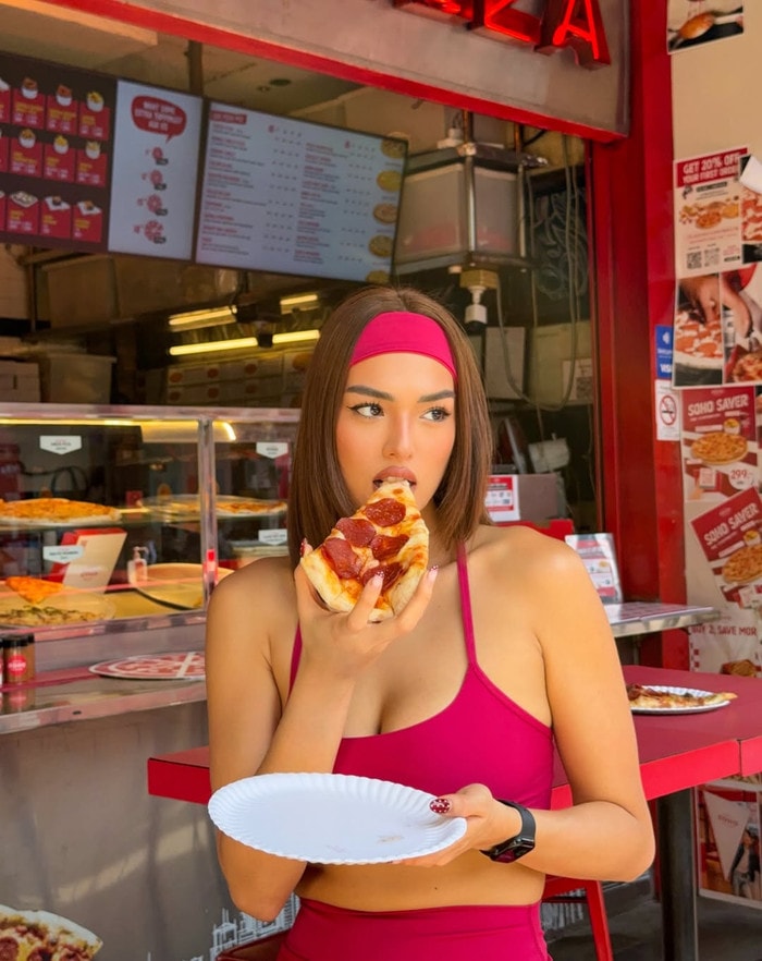 Thời trang đời thường đầy khỏe khoắn, năng động của nàng hậu.