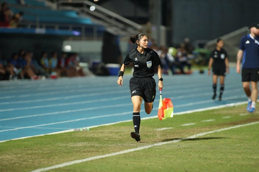 Truyền thông Lào phản ứng về sai lầm của trọng tài Chathavong Phutsavan