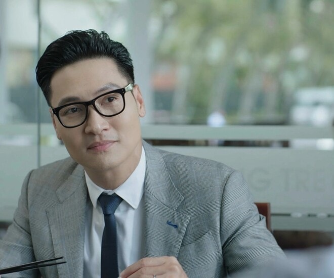 Nữ diễn viên Thanh Huế và Mạnh Trường trong một cảnh phim Lằn Ranh.