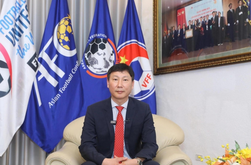 HLV Kim Sang Sik chính thức được đảm bảo tương lai