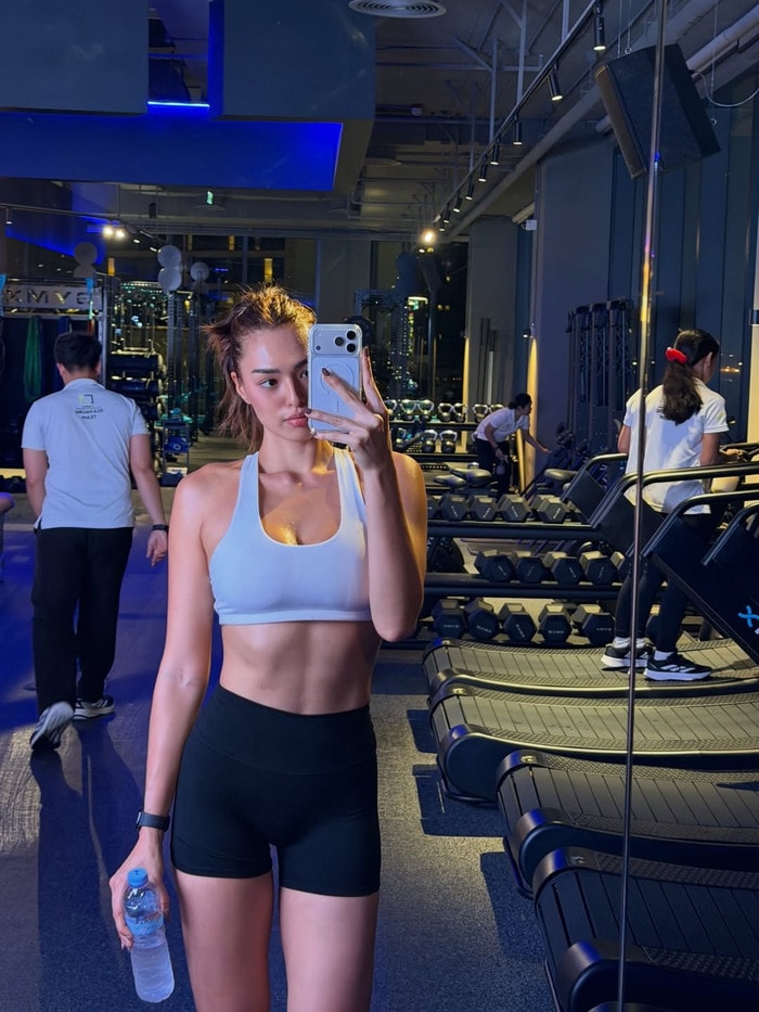 Nàng hậu hiện có vẻ đẹp năng động, tràn đầy sức sống.