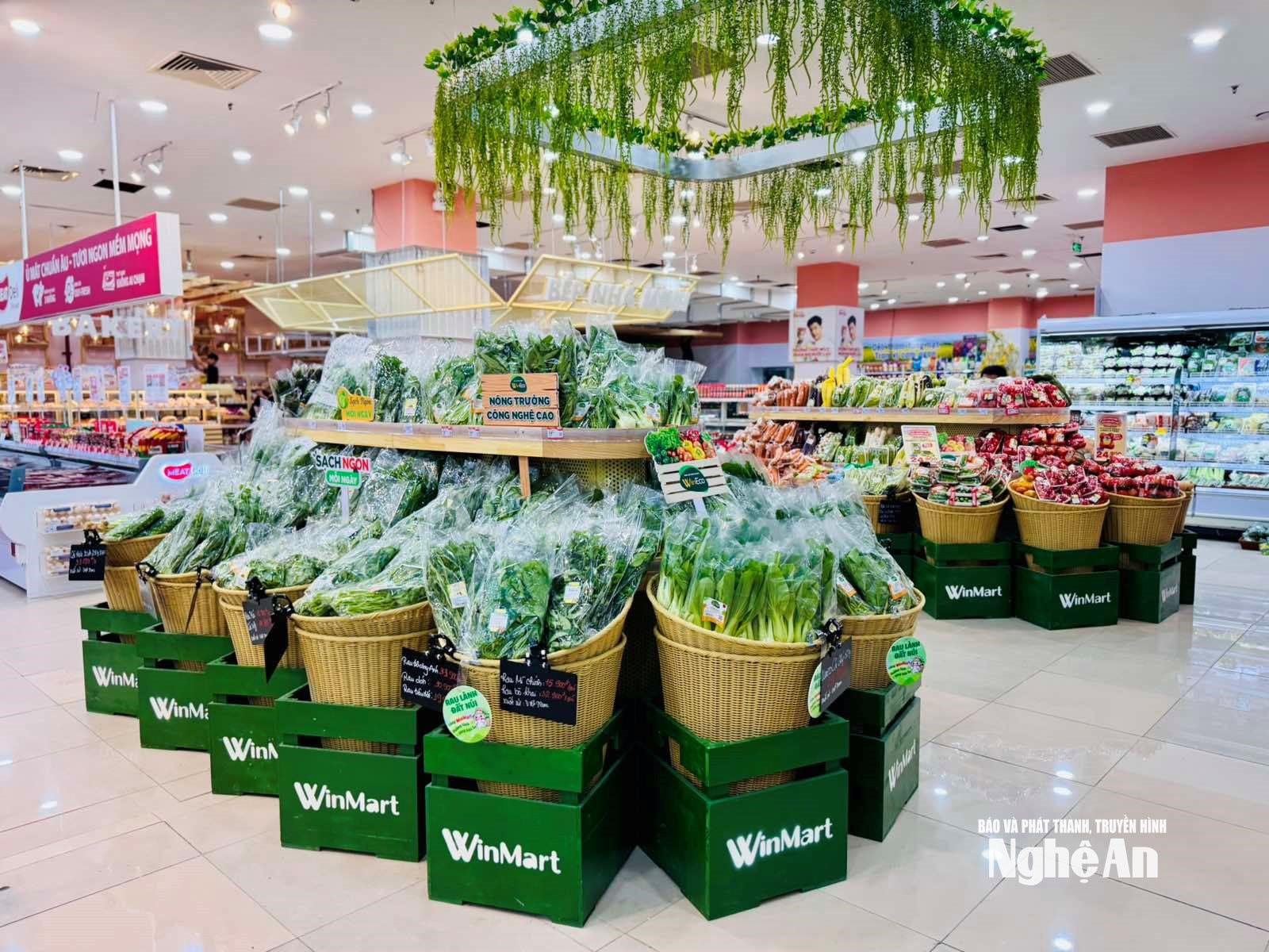 Rau sạch tươi ngon tại siêu thị WinMart Ảnh: Phạm Vân