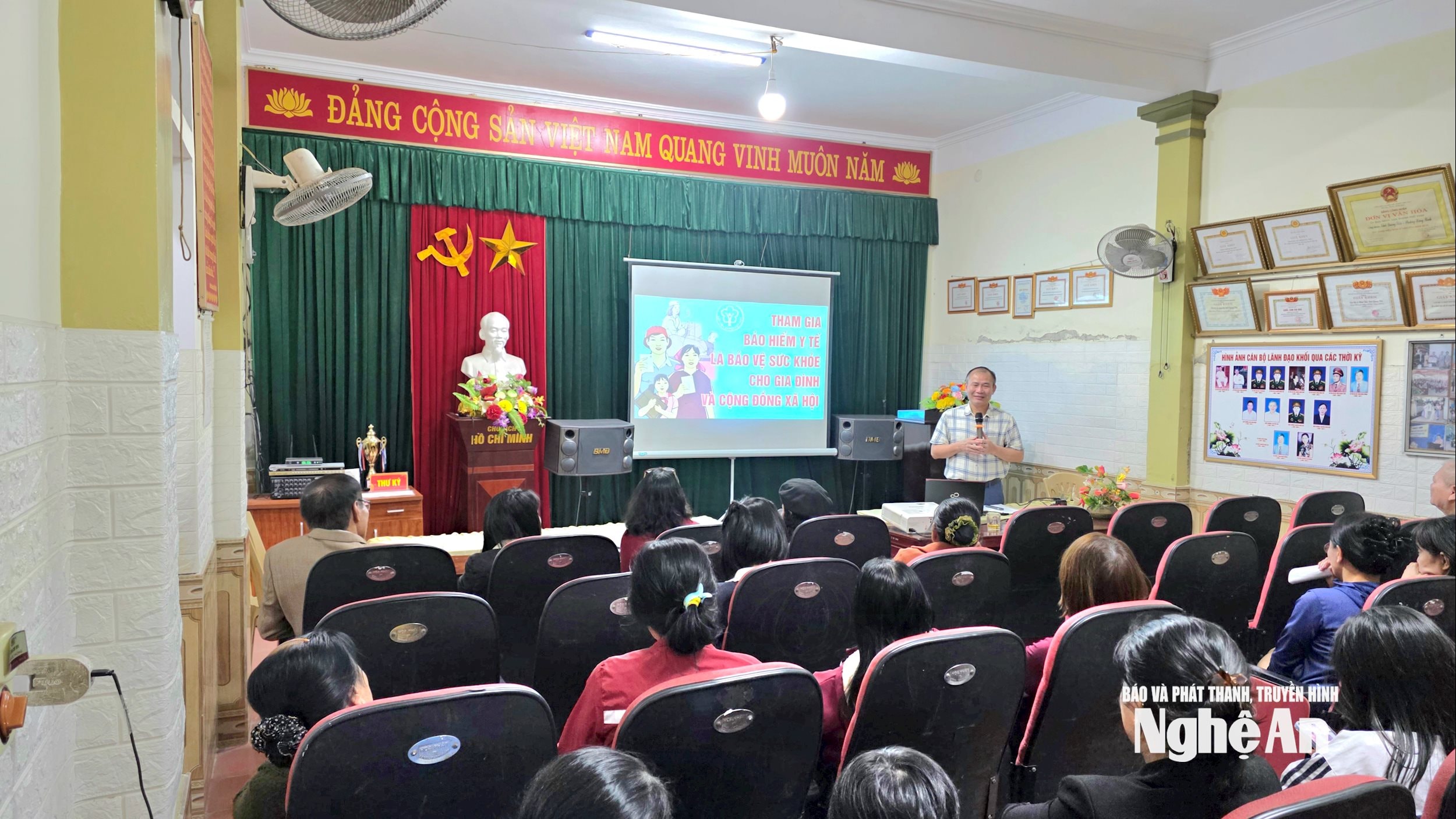 Trong năm 2025, BHXH tỉnh Nghệ An đã phối hợp với chính quyền địa phương tổ chức 373 hội nghị truyền thông, đối thoại về BHXH tự nguyện, BHYT hộ gia đình tại khu dân cư. Ảnh: CSCC