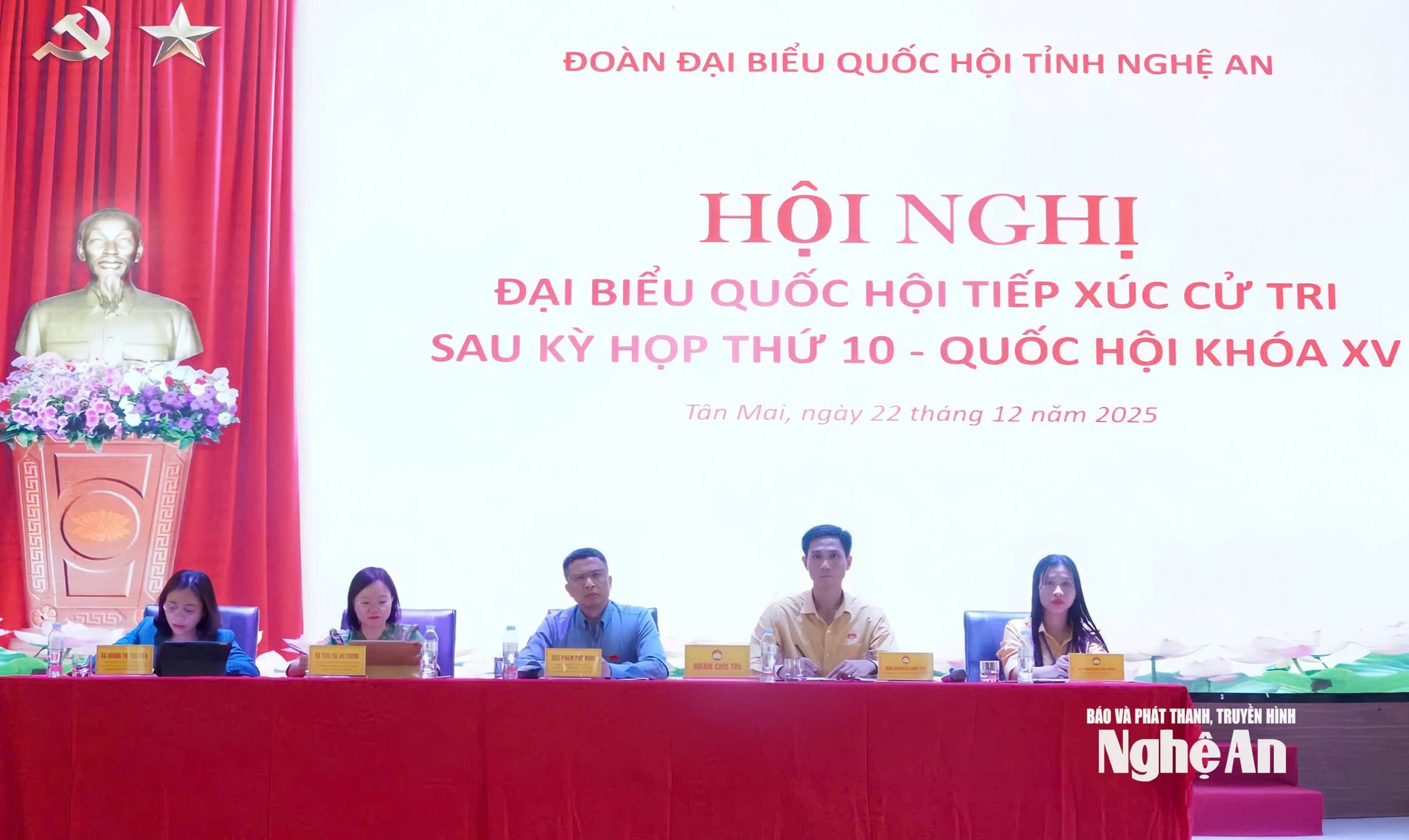  chủ tri