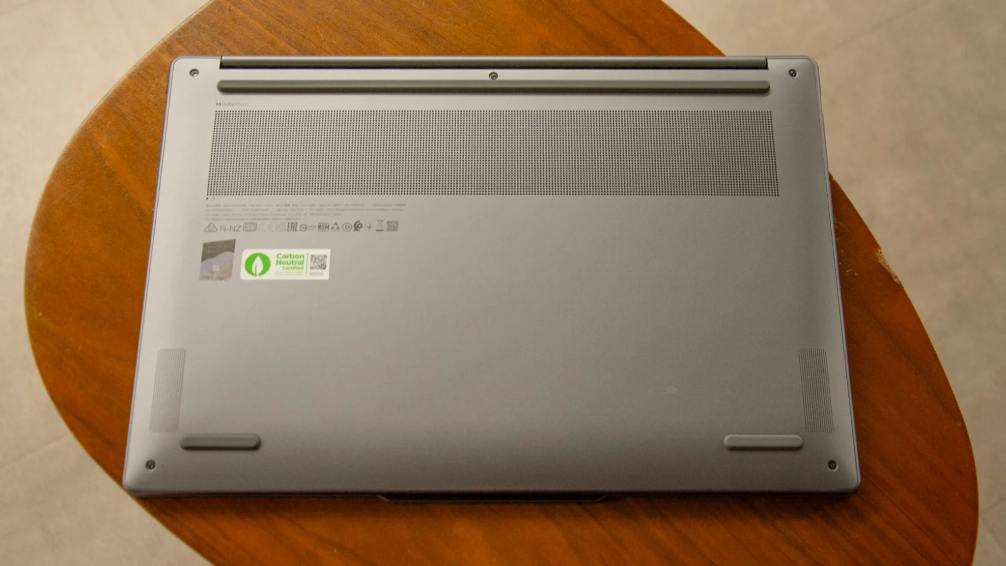 Màn hình Lenovo Yoga Slim 7i Gen 9 có độ sáng cao và màu sắc rực rỡ.