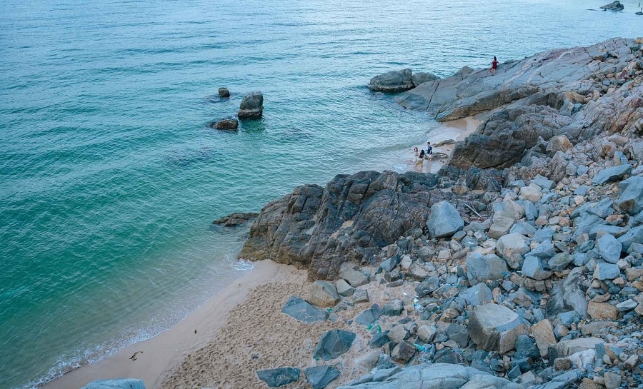 Fai una passeggiata sulla spiaggia di Chuoi.