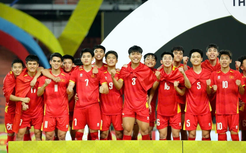 HLV Kim Sang Sik phải loại 2 cầu thủ U23 Việt Nam