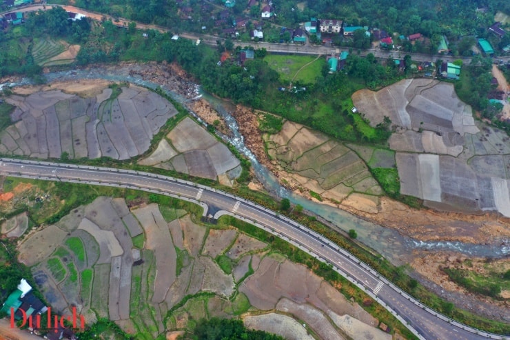 Canh tác ruộng bậc thang trên địa hình dốc ở Sơn Tây Thượng