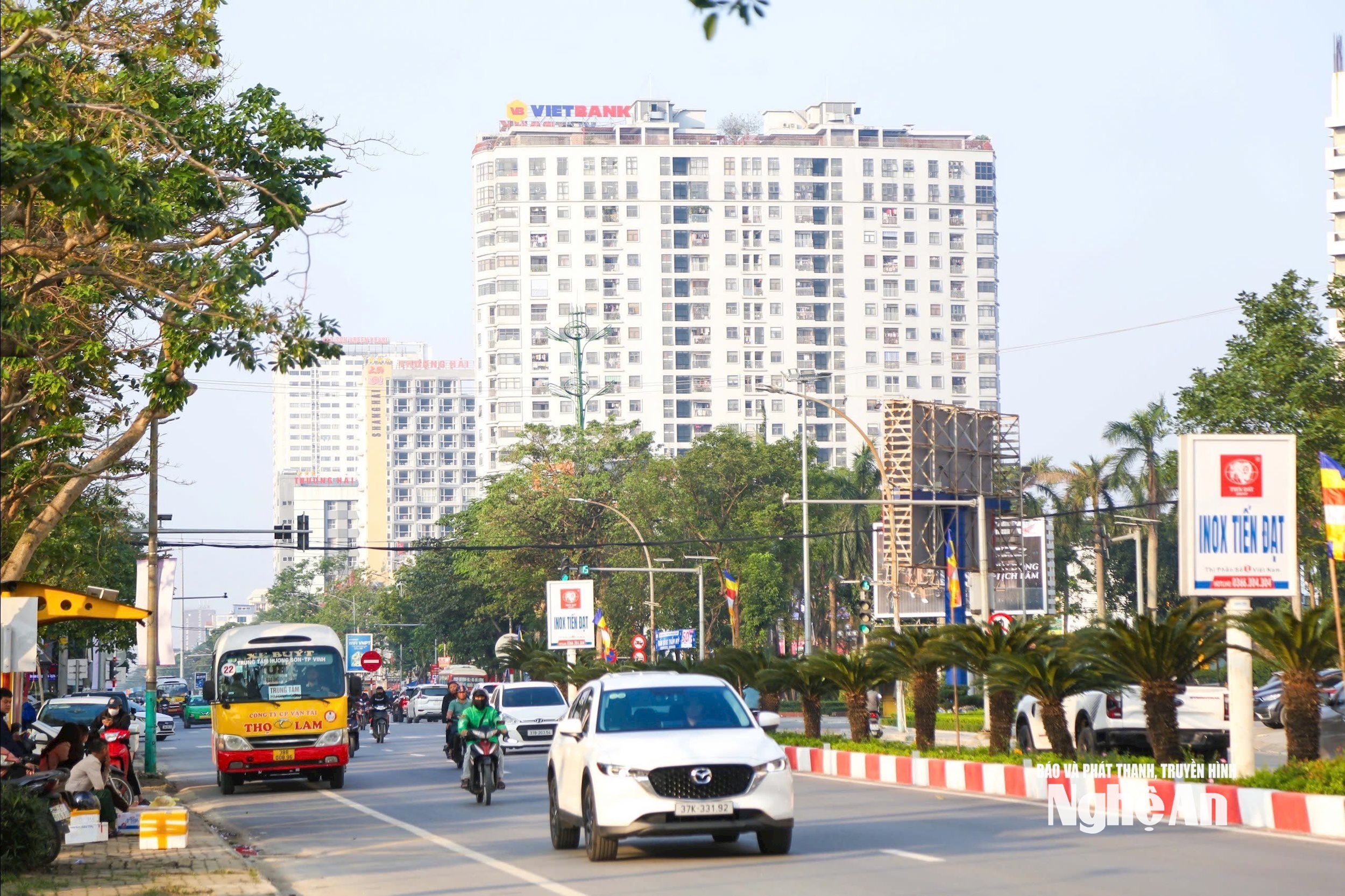 Các tuyến đường có vị thế vàng ở thành phố Vinh (cũ) thu hút các dự án bất động sản. Ảnh: Đình Tuyên