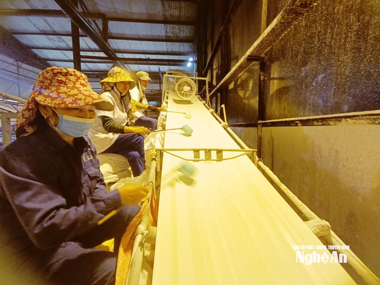 Công ty CP Mía đường Sông Con luôn nâng cao chất lượng sản phẩm đường. Ảnh: XH