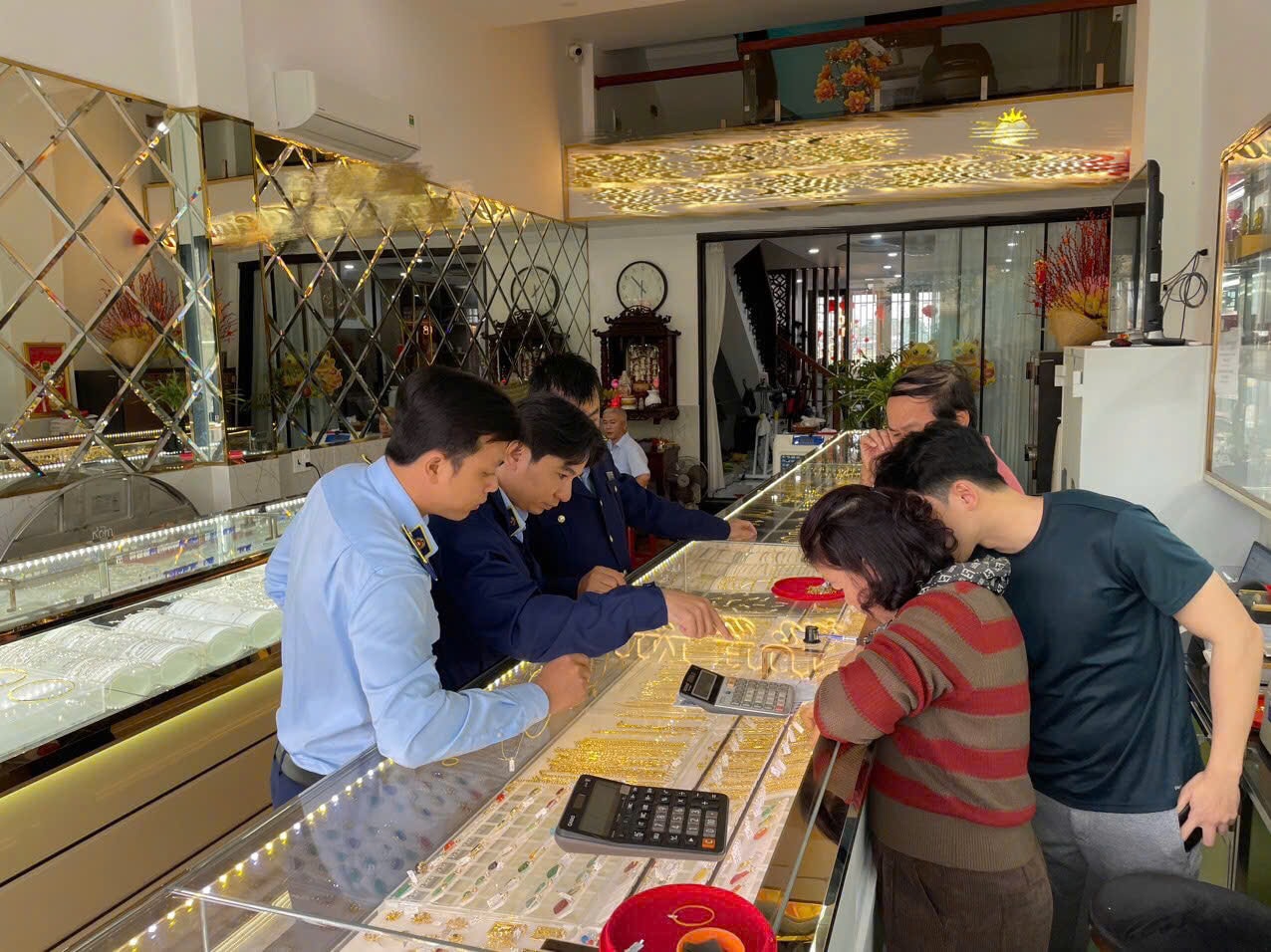 Giá vàng chiều nay 25/12: Giá vàng trong nước và vàng thế giới