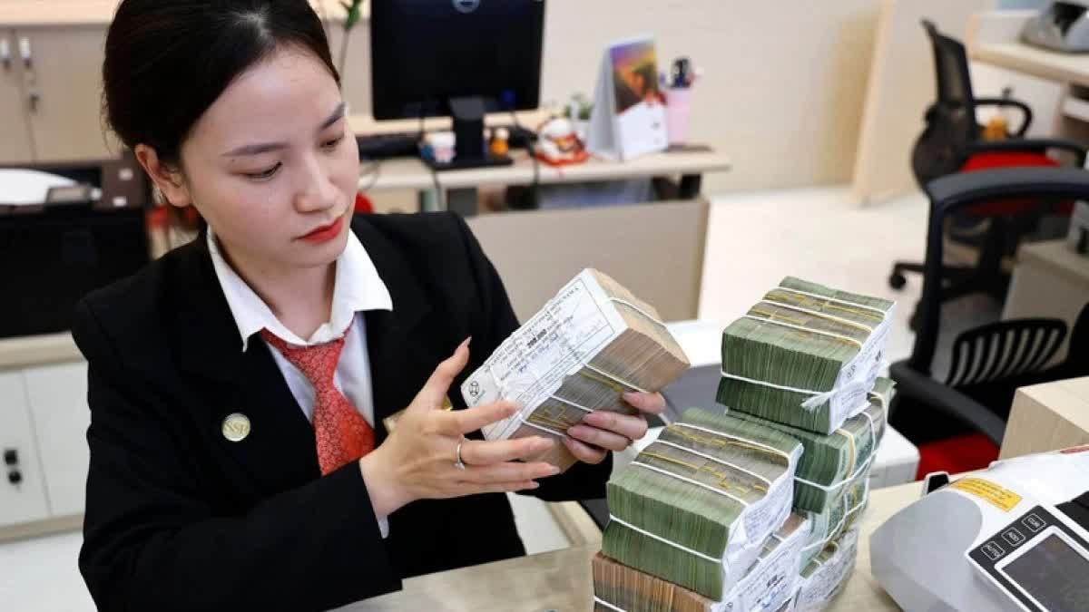 Lãi suất tiết kiệm nửa cuối tháng 12/2025 tăng nóng, chạm mốc 8,3%/năm