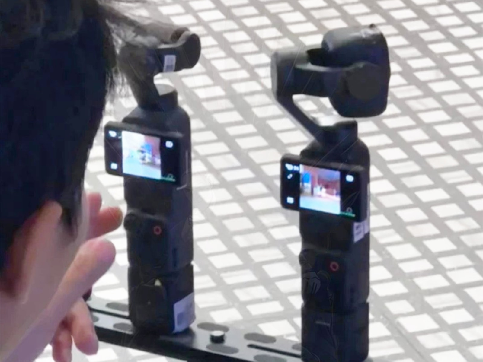 Hình ảnh được cho là của Osmo Pocket 4 và Osmo Pocket 4 Pro, từ trái sang phải.