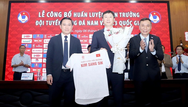 HLV Kim Sang-sik tạo dấu ấn với bóng đá Việt Nam.