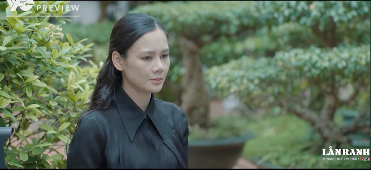 Nguyệt lo lắng khi có thùng qùa đưa tới nhà. Ảnh: VFC.