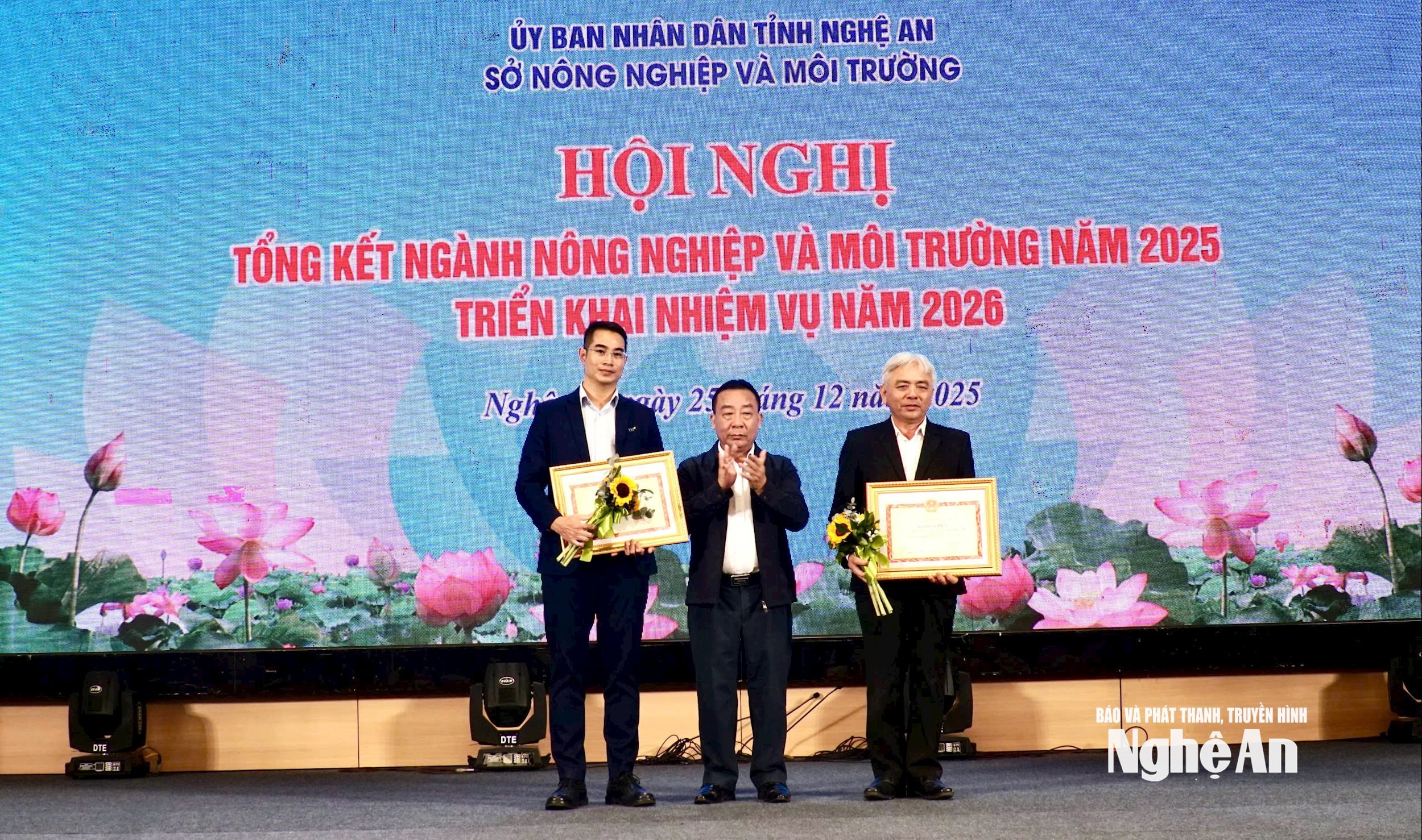 2 bộ trưởng