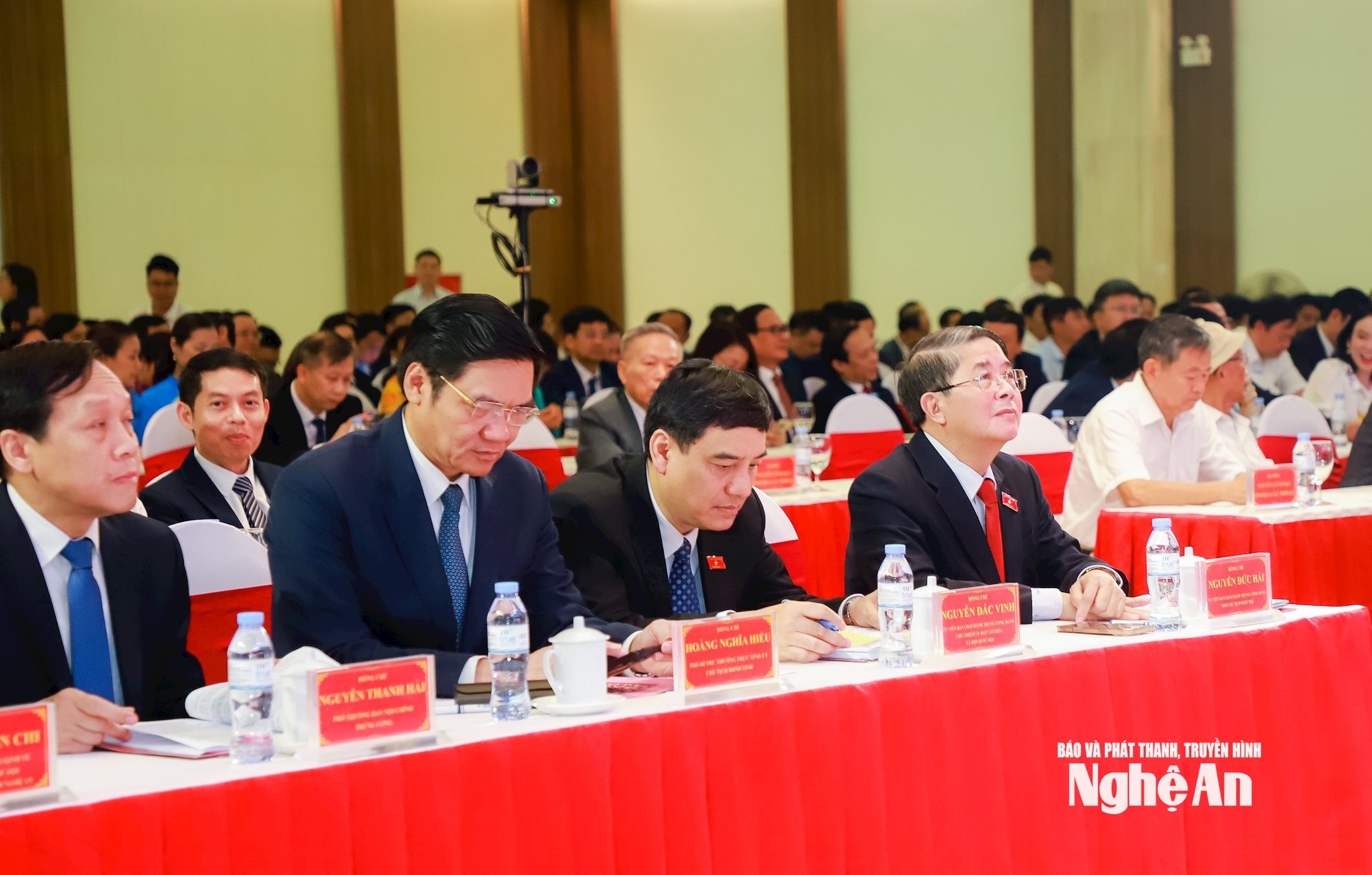 Đồng chí Nguyễn Đức Hải - Ủy viên Ban Chấp hành Trung ương Đảng, Phó Chủ tịch Quốc hội thay mặt lãnh đạo Đảng, Nhà nước dự tại điểm cầu trung tâm tại TP Vinh. Ảnh Thành Duy