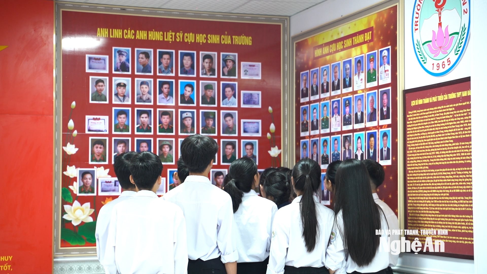 The school has 65 martyrs who sacrificed their lives in the resistance war against the American imperialists to save the country. (Photo: Ngoc Dung)