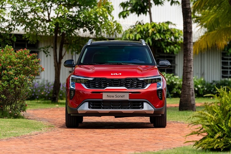 Ngoại thất KIA Sonet 2025 với thiết kế lưới tản nhiệt mũi hổ đặc trưng.