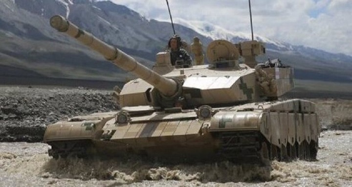 Xe tăng Type 99A của Trung Quốc diễn tập chiến tranh trên địa hình núi