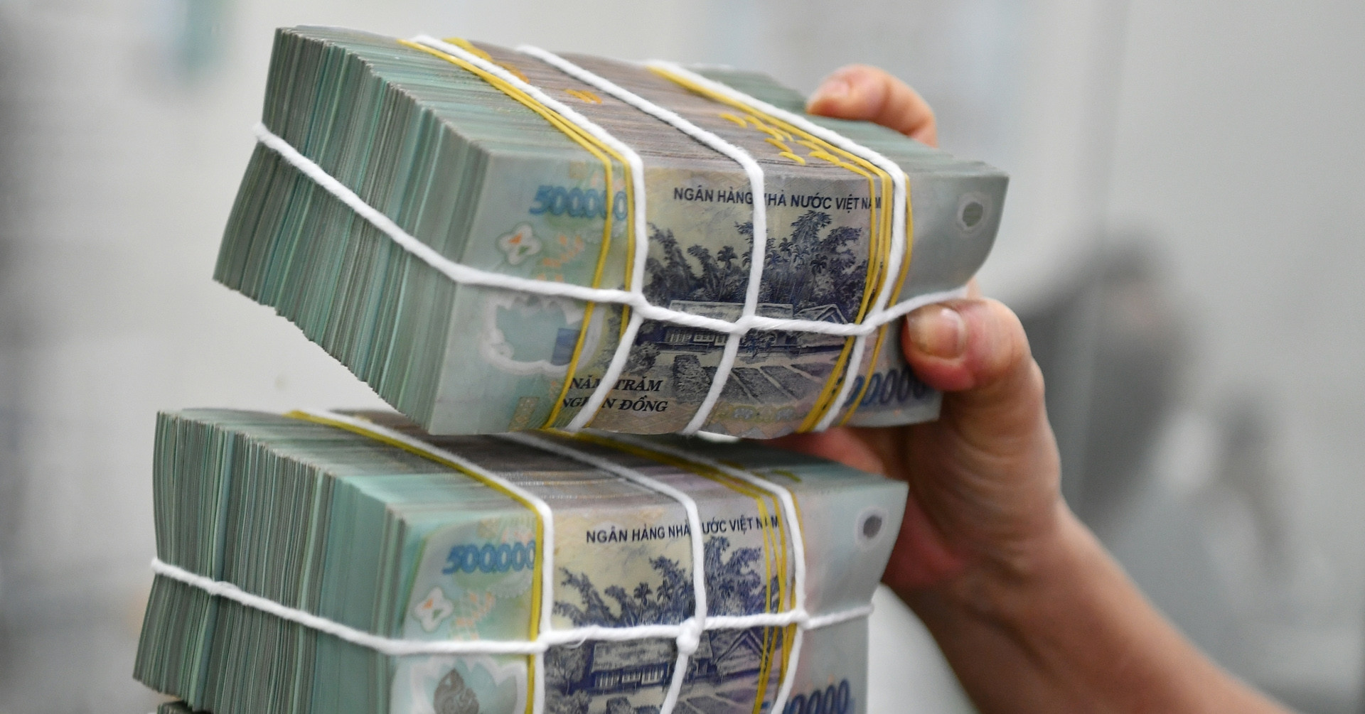 越南工商银行的利率大幅上涨，12 个月期限的利率超过5.2%。