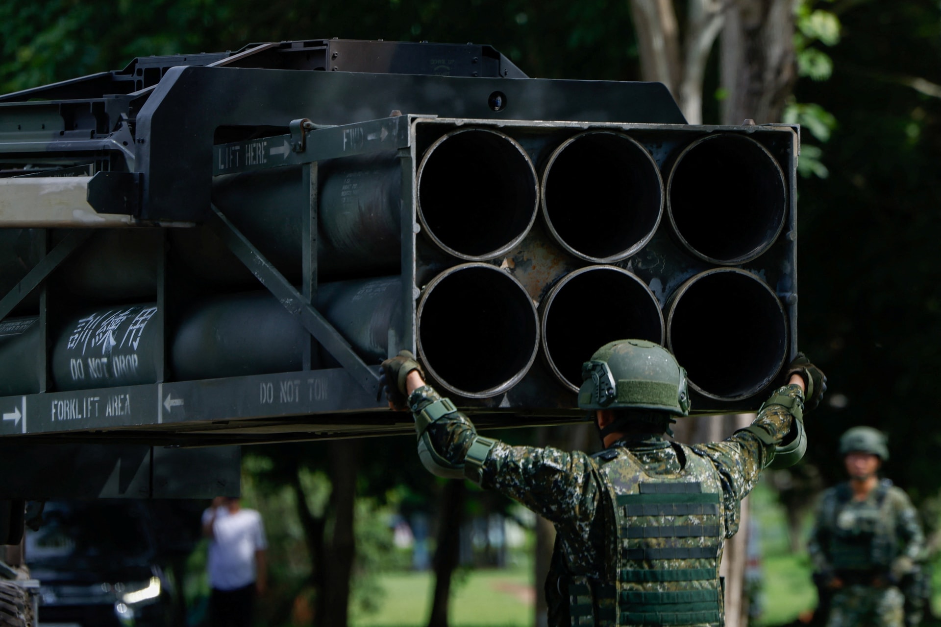 Binh sĩ Đài Loan huấn luyện với hệ thống HIMARS do Mỹ cung cấp