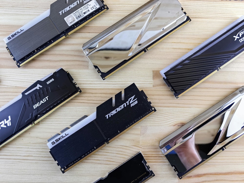 Thanh RAM DDR5 trên nền tối
