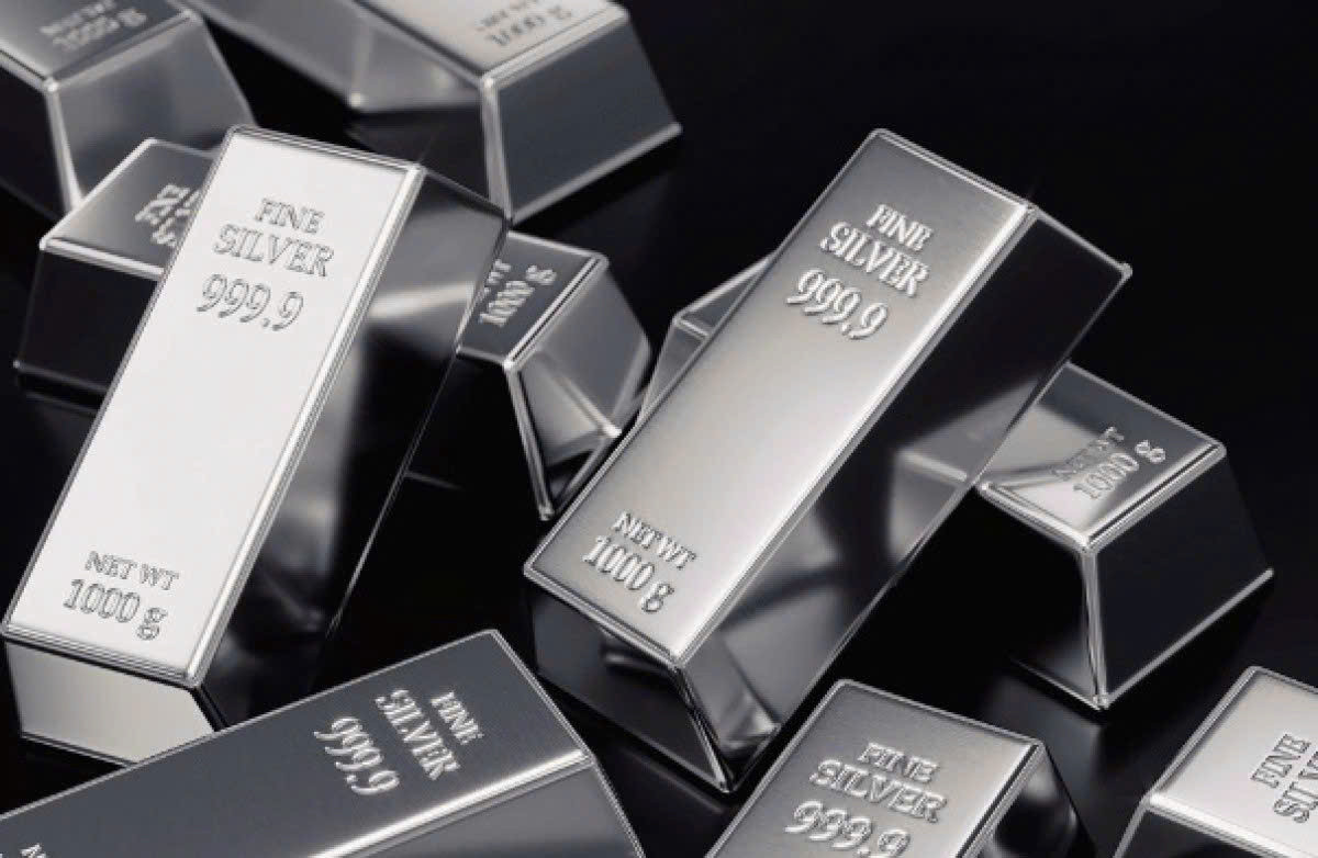 12月25日，白银价格飙升，突破每盎司71美元大关。