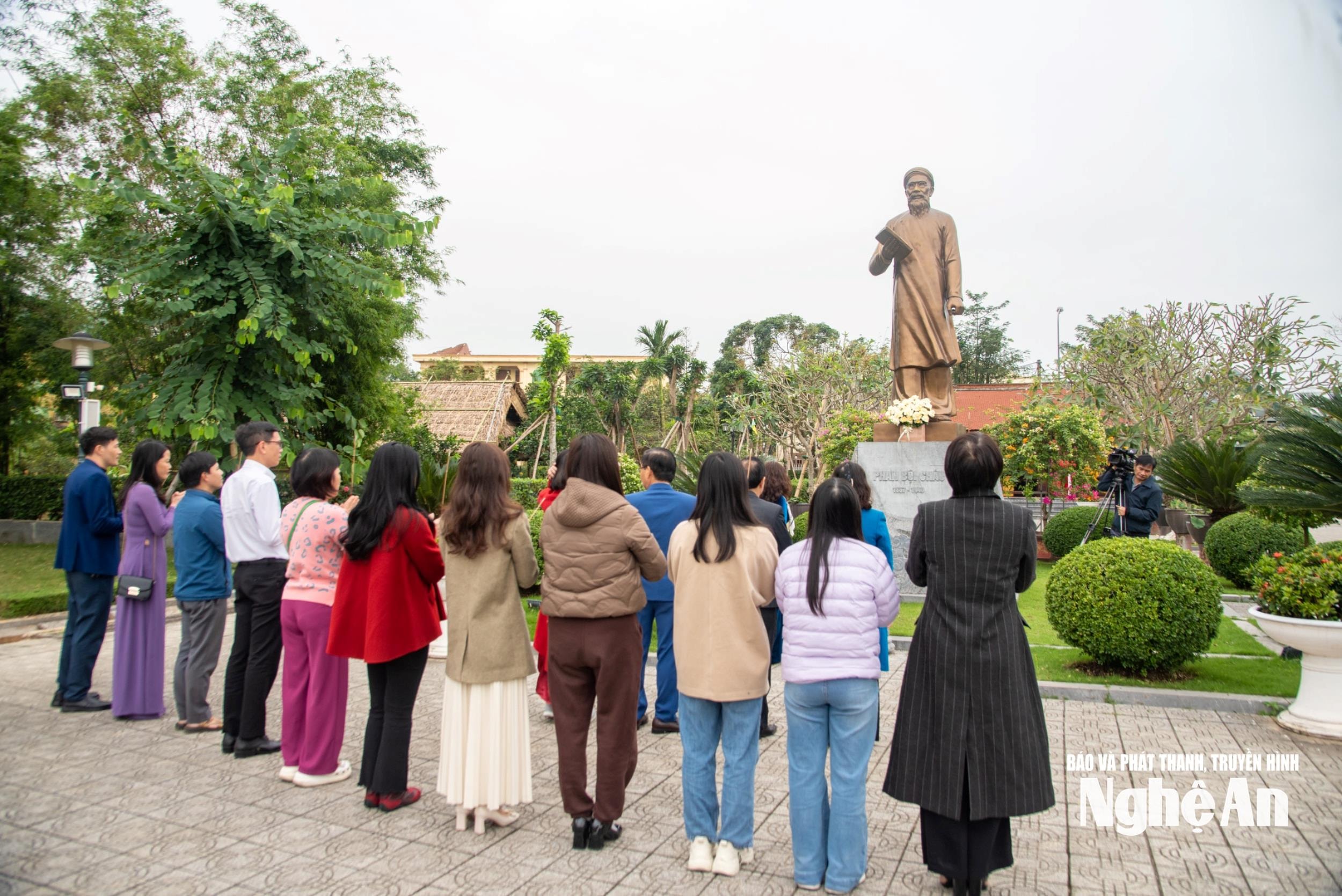 bna_le-ky-niem-phan-boi-chau_2(1).jpg