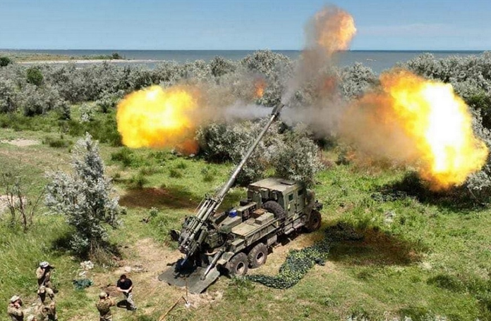 Hệ thống pháo tự hành Bohdana 2S22 khai hỏa tại chiến trường