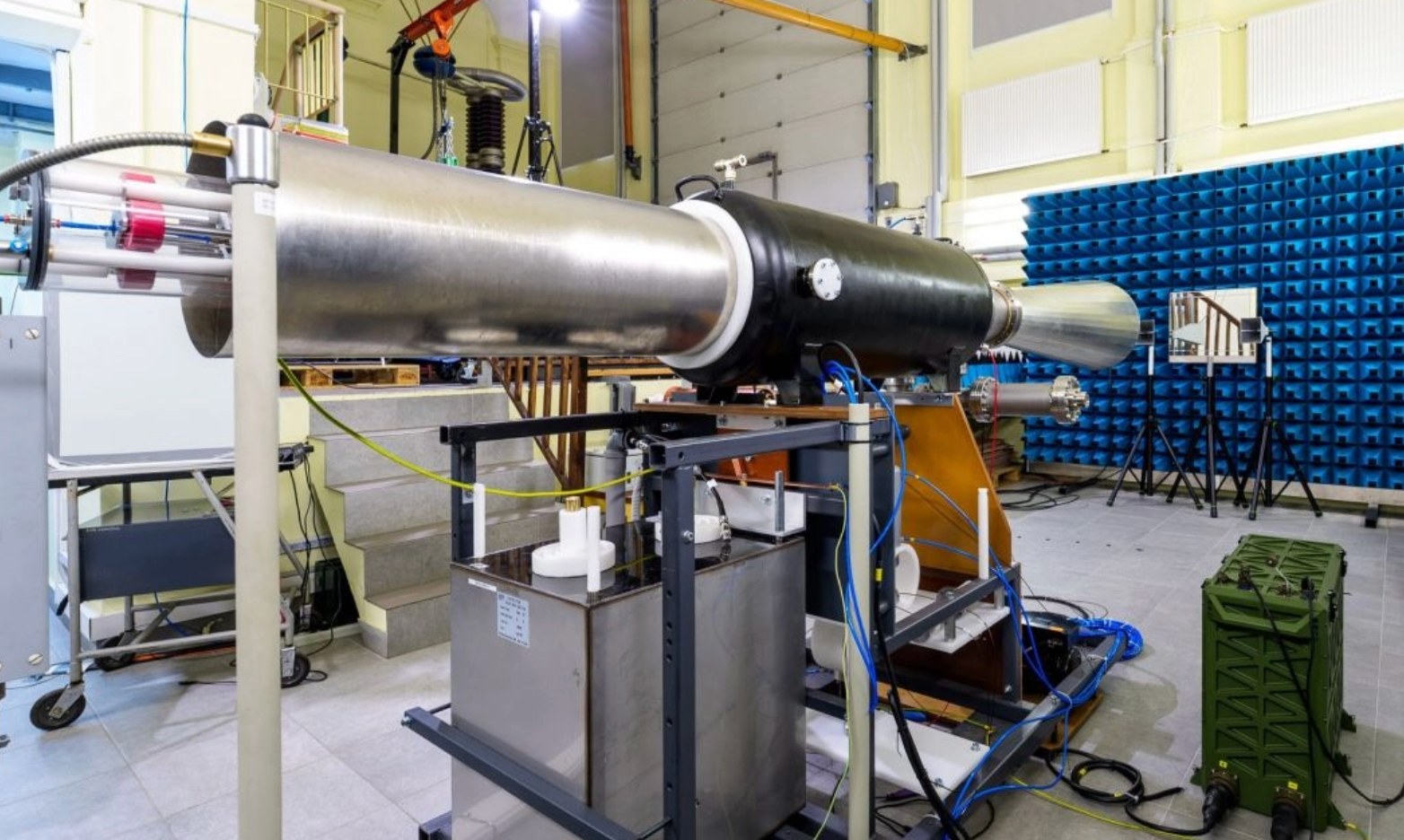 Hệ thống STRATUS vô hiệu hóa UAV bằng xung điện từ