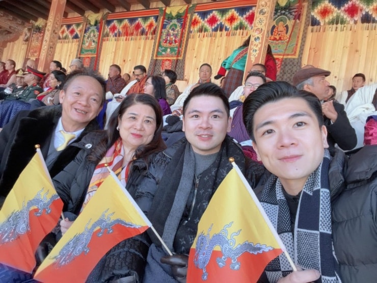 Doanh nhân Đỗ Quang Vinh cùng gia đình tham dự đại lễ quốc khánh tại Bhutan
