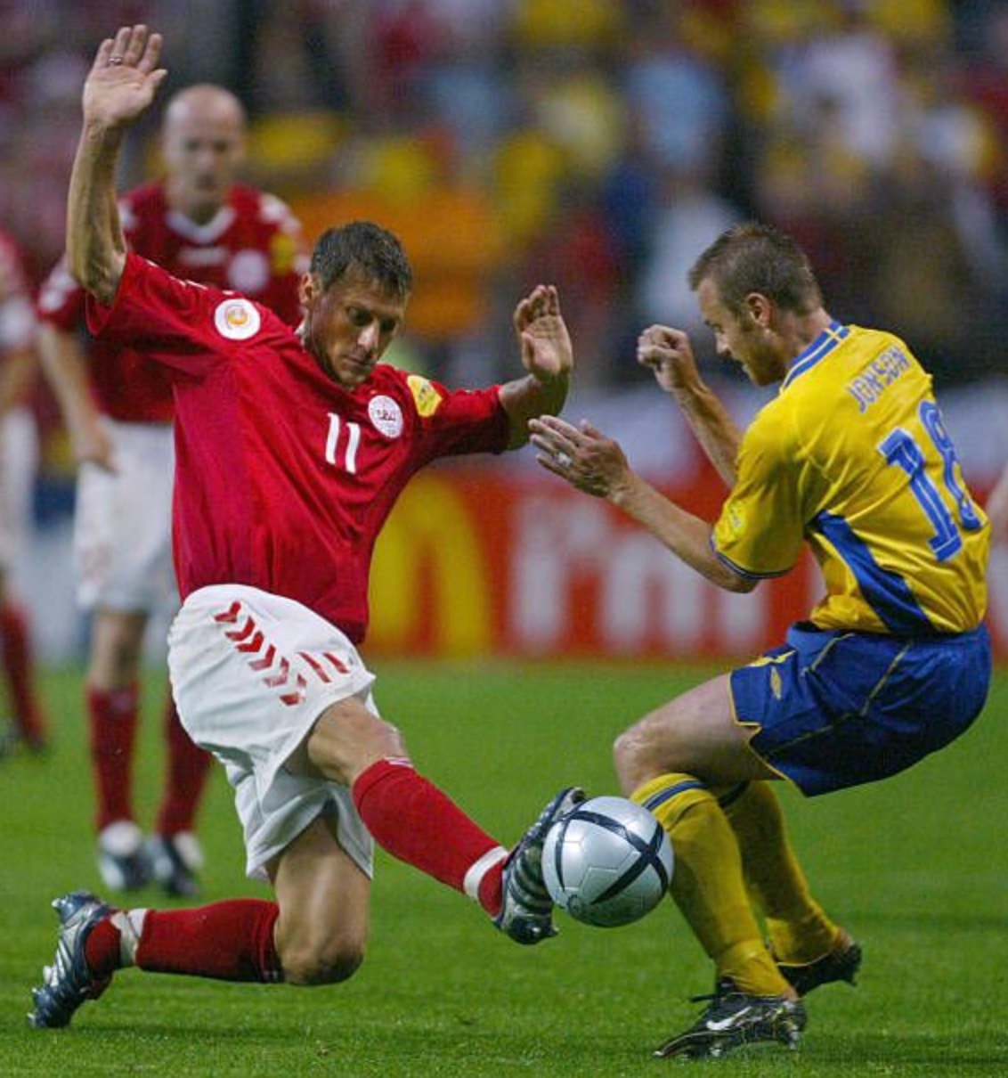 Trận đấu diễn ra quyết liệt từ những phút đầu tiên