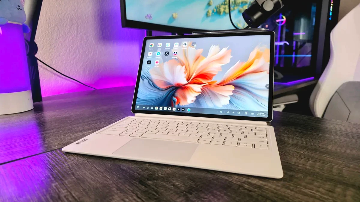 Tổng thể bộ sản phẩm Lenovo Yoga Tab Plus