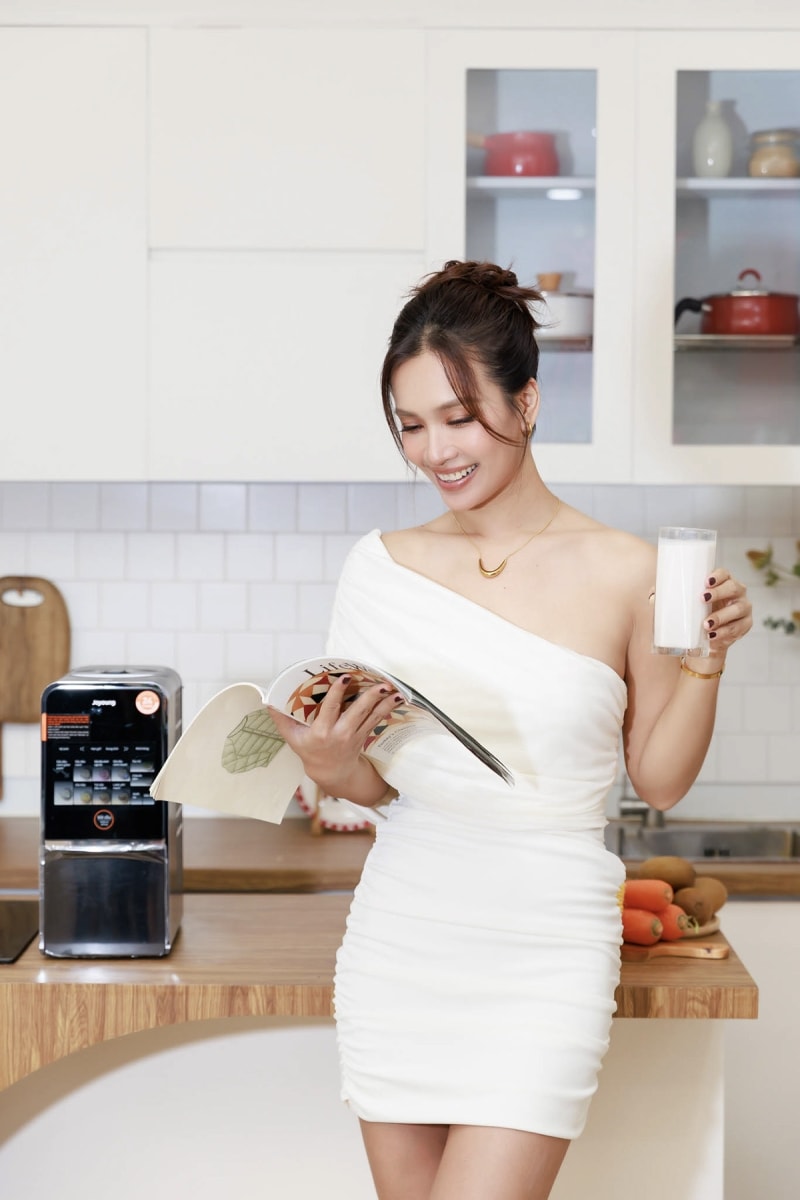 Thu Nhi và Joyoung: Hồi sinh ký ức sữa đậu nành ba miền chỉ bằng một nút bấm